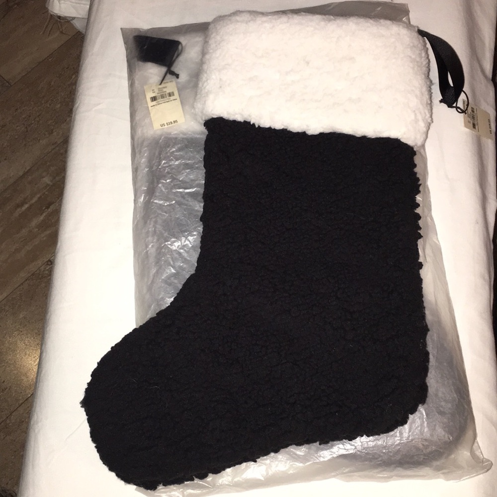 Two VS Pink Stockings NWT - Picture 2 of 7